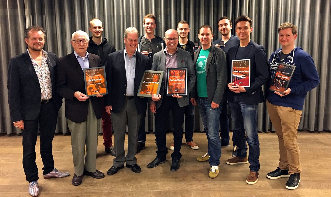 Tijdens de Ledenvergadering afgelopen vrijdag hebben we weer veel jubilarissen… (foto 1 van 2)