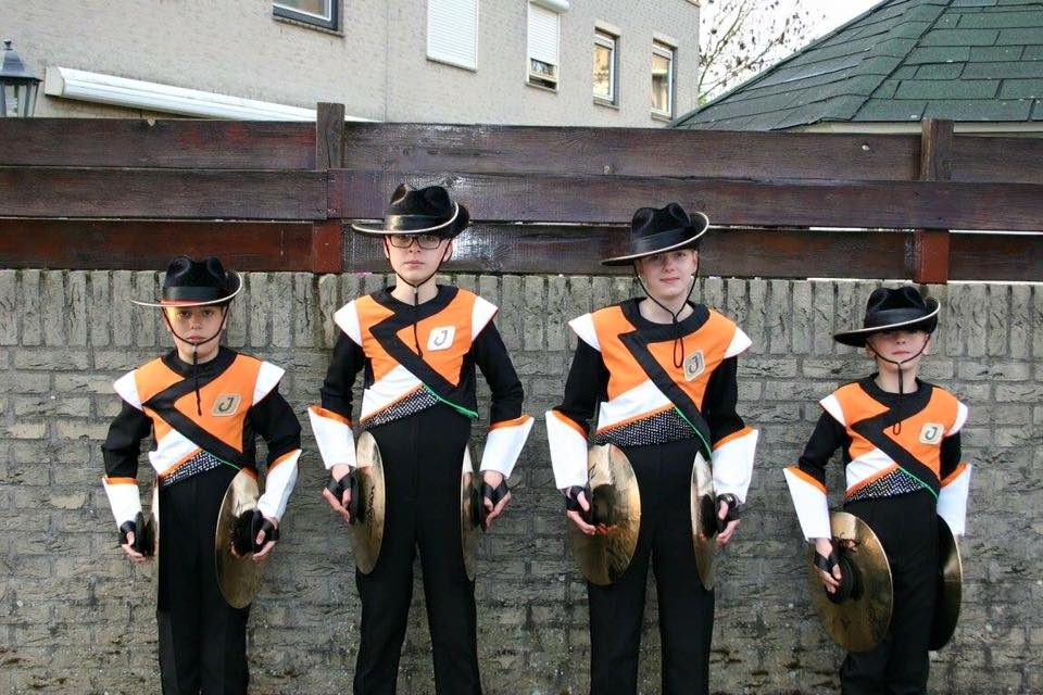 Gisteren was tevens het debuut van onze nieuwe marching cymbals!