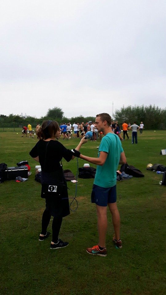 Afgelopen zaterdag was Radio Rijnmond op bezoek bij onze repetitie op… (foto 1 van 3)