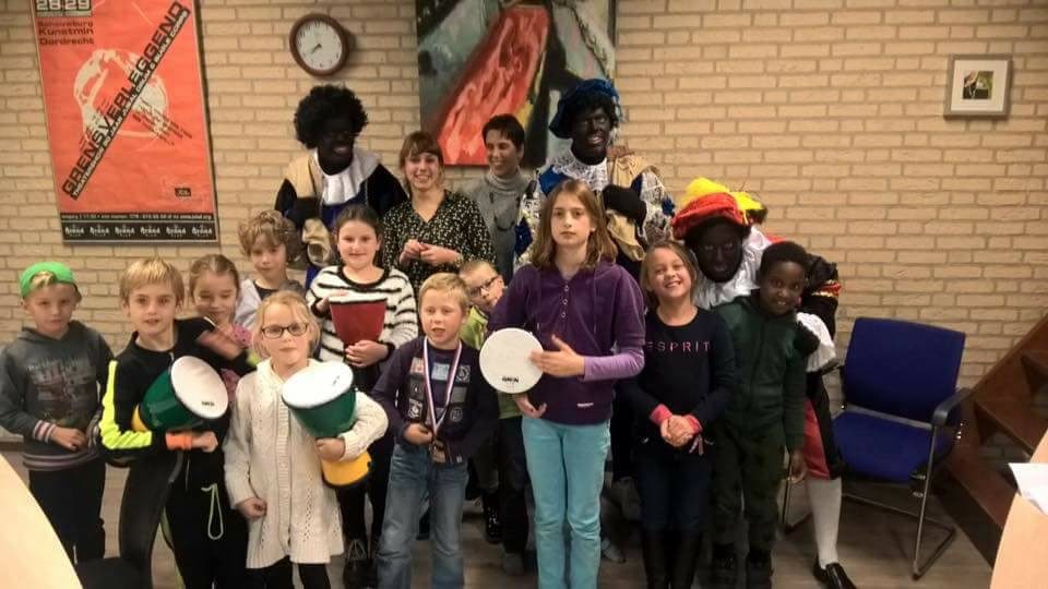 In de tijd van Sinterklaas mag een bezoek aan de Jong Jubal en Music Kids… (foto 1 van 2)