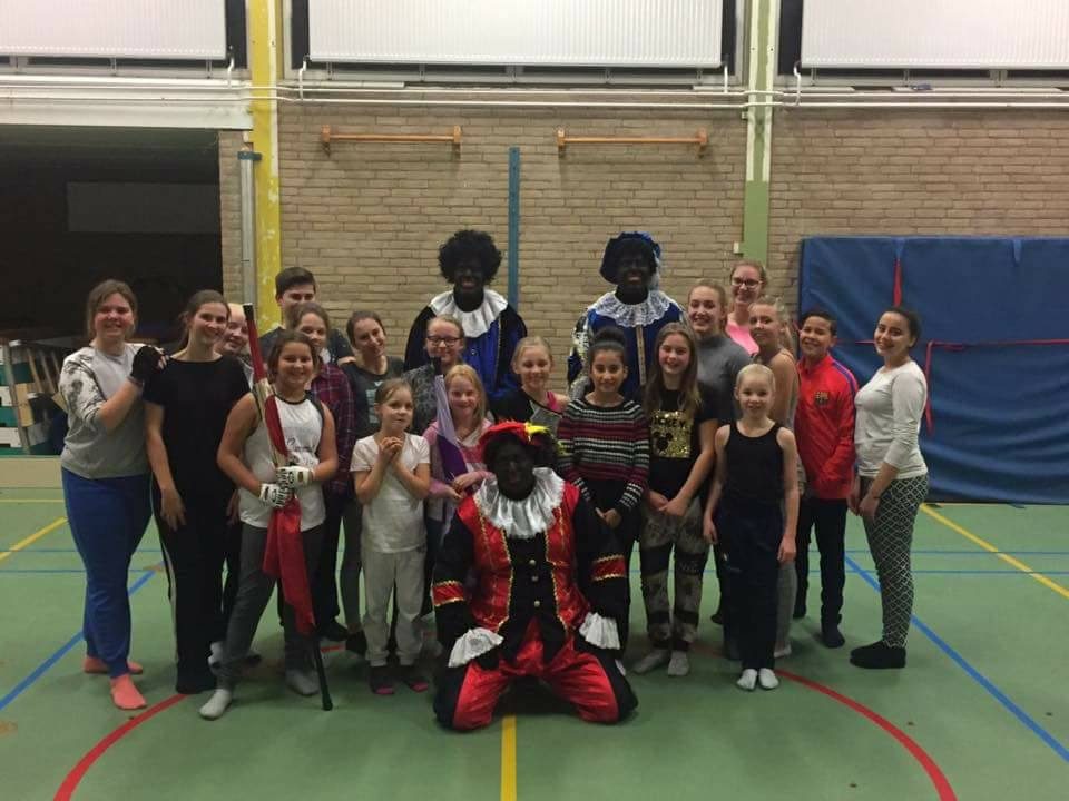 In de tijd van Sinterklaas mag een bezoek aan de Jong Jubal en Music Kids… (foto 2 van 2)