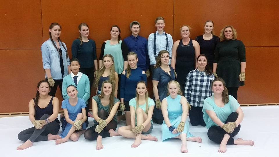 Voor een bomvolle tribune presenteerde de Jubal Winterguard vanmiddag in het… (foto 1 van 6)