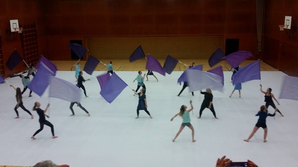 Voor een bomvolle tribune presenteerde de Jubal Winterguard vanmiddag in het… (foto 4 van 6)