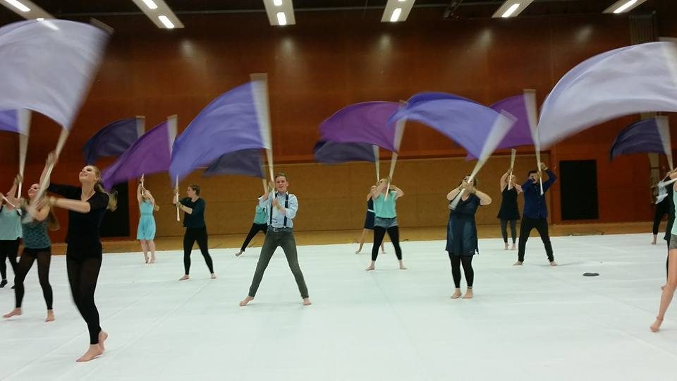 Voor een bomvolle tribune presenteerde de Jubal Winterguard vanmiddag in het… (foto 5 van 6)