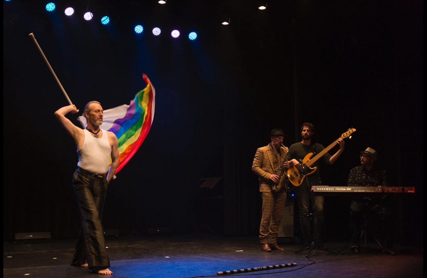 Onlangs danste Henny Brink op 'Somewhere over the Rainbow' tijdens het… (foto 1 van 2)