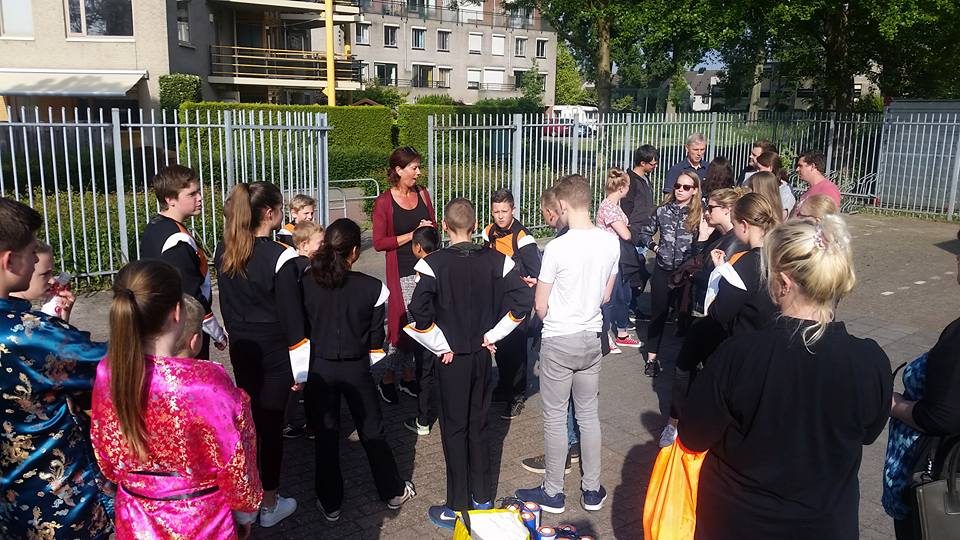 Dinsdag liepen we in Sterrenbug 1.Vanavond collecteren we in het kader van de… (foto 1 van 6)