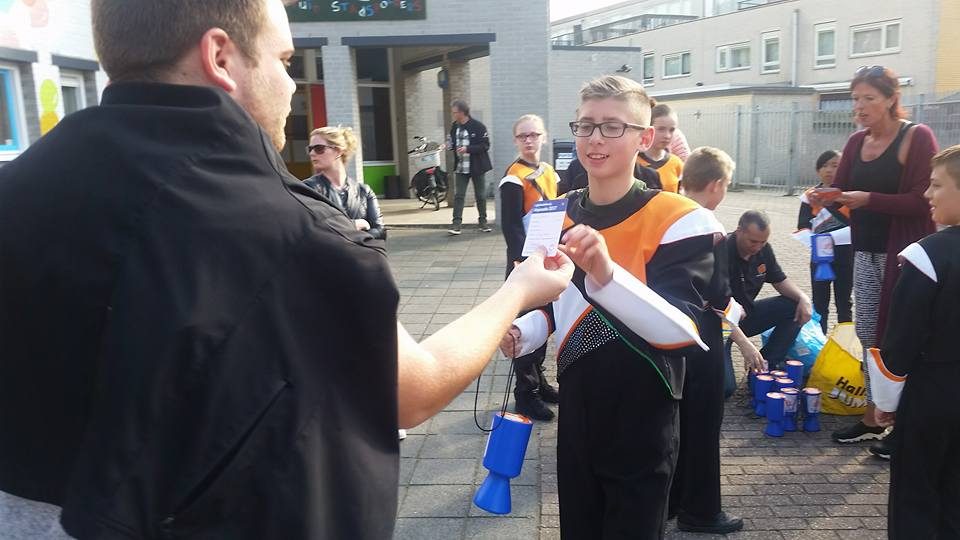 Dinsdag liepen we in Sterrenbug 1.Vanavond collecteren we in het kader van de… (foto 4 van 6)