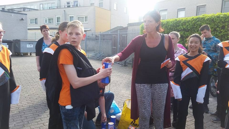 Dinsdag liepen we in Sterrenbug 1.Vanavond collecteren we in het kader van de… (foto 5 van 6)