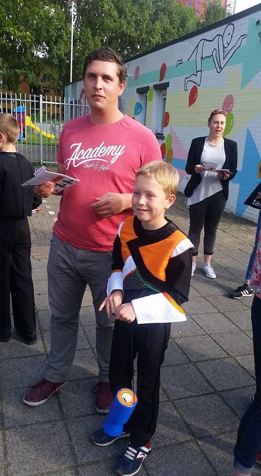 Dinsdag liepen we in Sterrenbug 1.Vanavond collecteren we in het kader van de… (foto 6 van 6)