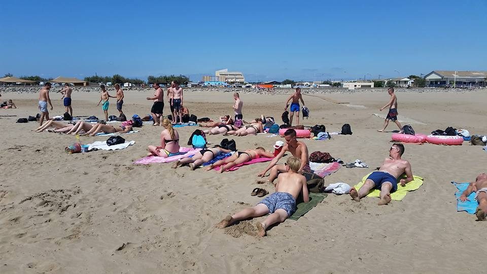 Een tour is natuurlijk niet alleen maar optreden en repeteren (foto 8 van 30)