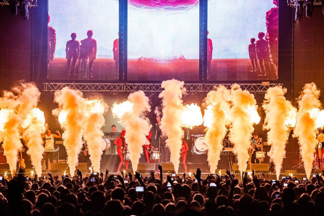 We genieten nog even na van de geweldige act waar vijf van onze drummers aan… (foto 2 van 7)