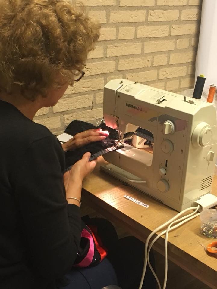 Het is bijna Koningsdag en dus hebben we ons hele peloton aan naaimoeders bij… (foto 5 van 6)