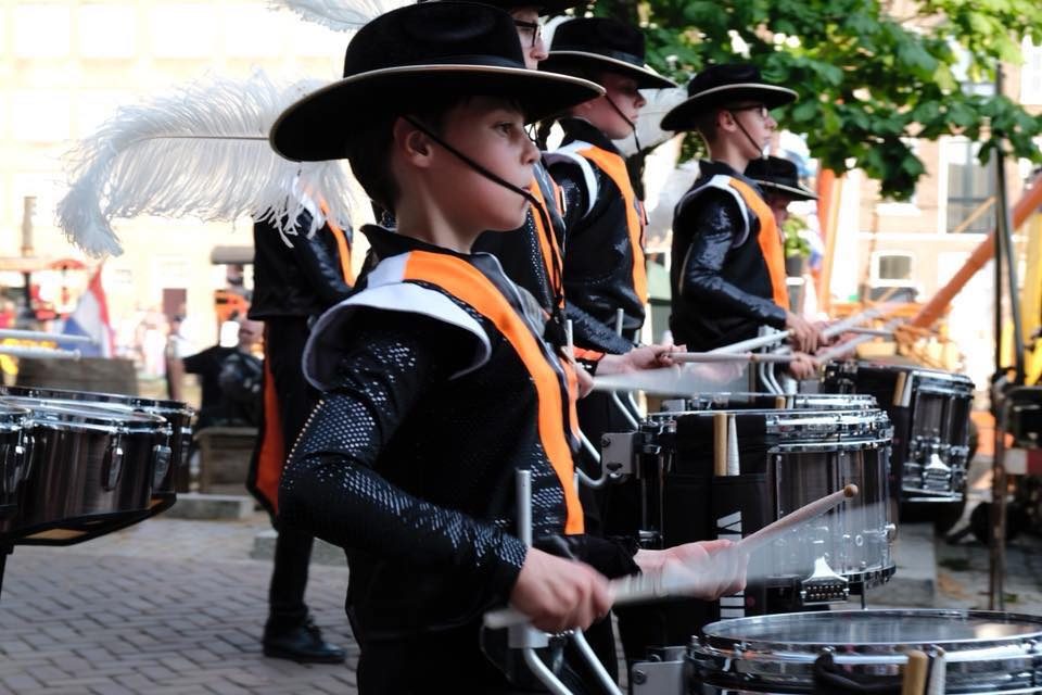 Net zoals hun grote broer Jubal heeft Jong Jubal gisteren een optreden verzorgd… (foto 3 van 6)
