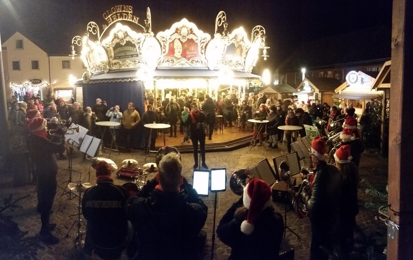 Op uitnodiging van de organisatie van de Recklinghauser Weihnachtsmarkt was het… (foto 4 van 4)