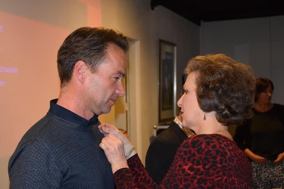 Een mooi moment tijdens de jaarlijkse ledenvergadering is het huldigen en in… (foto 4 van 11)