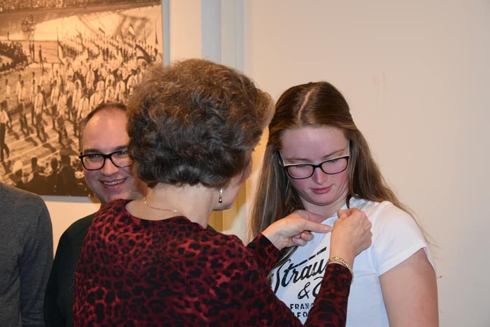 Een mooi moment tijdens de jaarlijkse ledenvergadering is het huldigen en in… (foto 7 van 11)