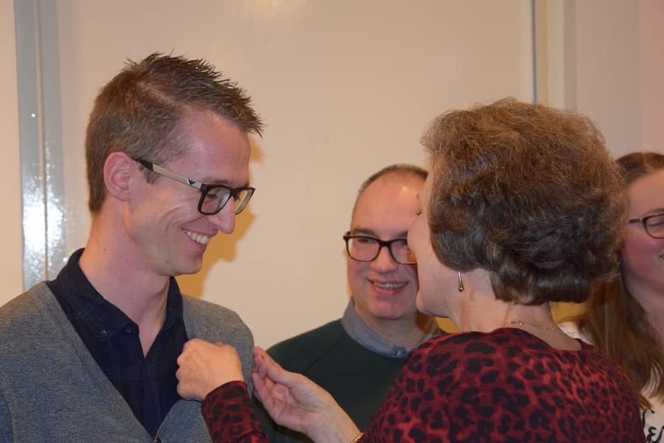 Een mooi moment tijdens de jaarlijkse ledenvergadering is het huldigen en in… (foto 8 van 11)