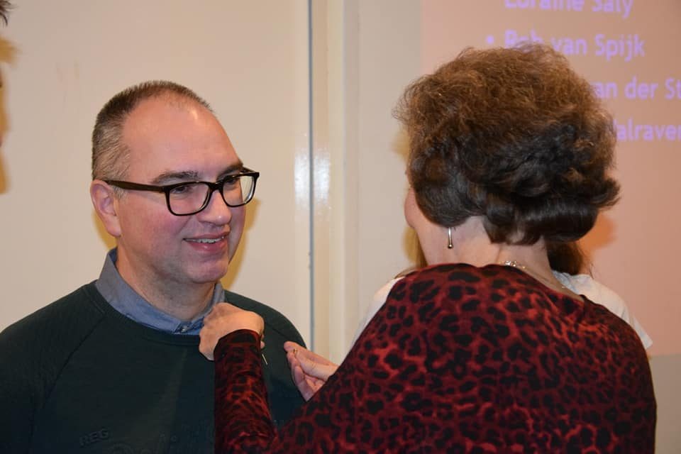 Een mooi moment tijdens de jaarlijkse ledenvergadering is het huldigen en in… (foto 9 van 11)