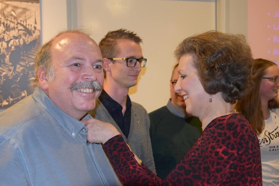Een mooi moment tijdens de jaarlijkse ledenvergadering is het huldigen en in… (foto 10 van 11)