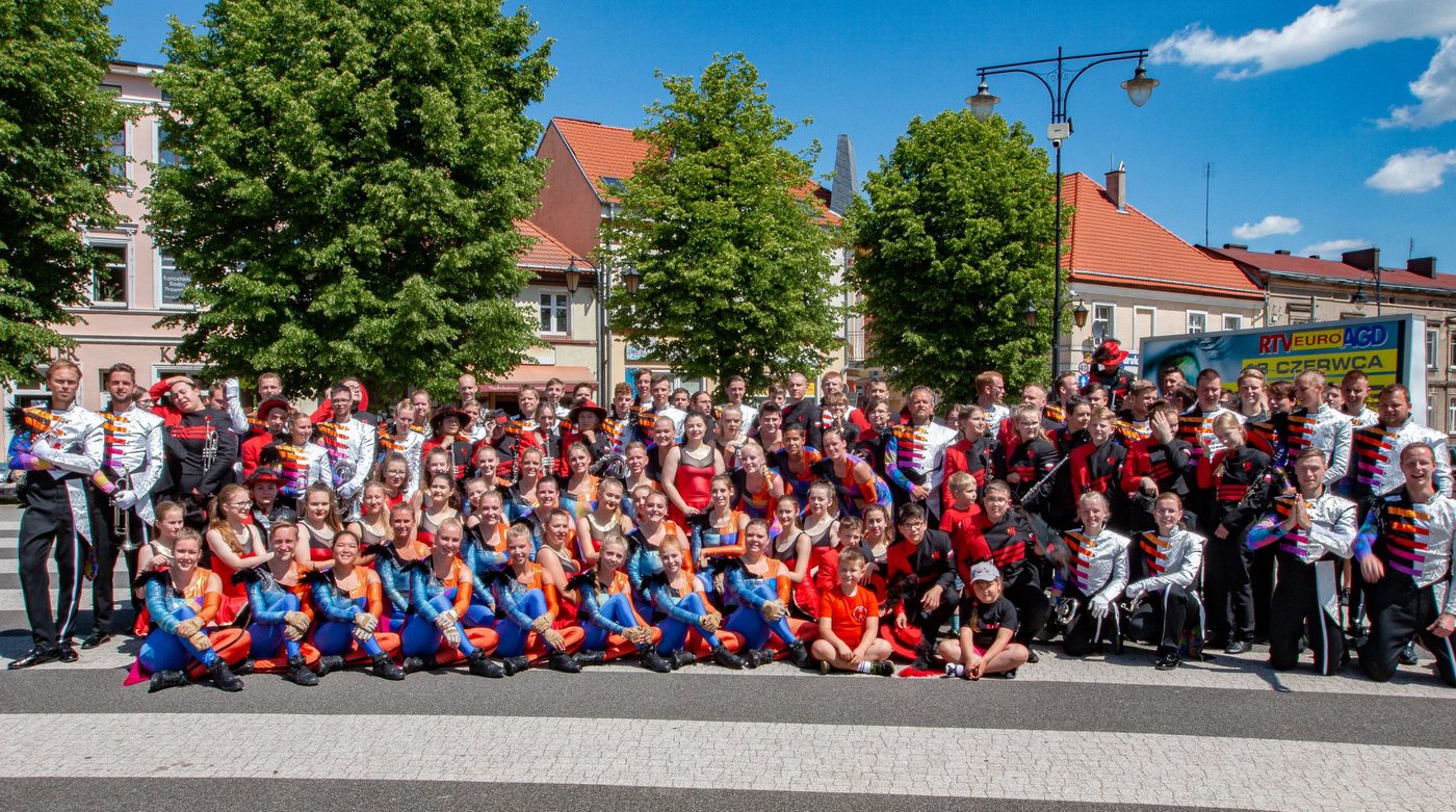 Terwijl de leden van Jubal onderweg zijn naar Nederland en daarbij door file… (foto 14 van 24)