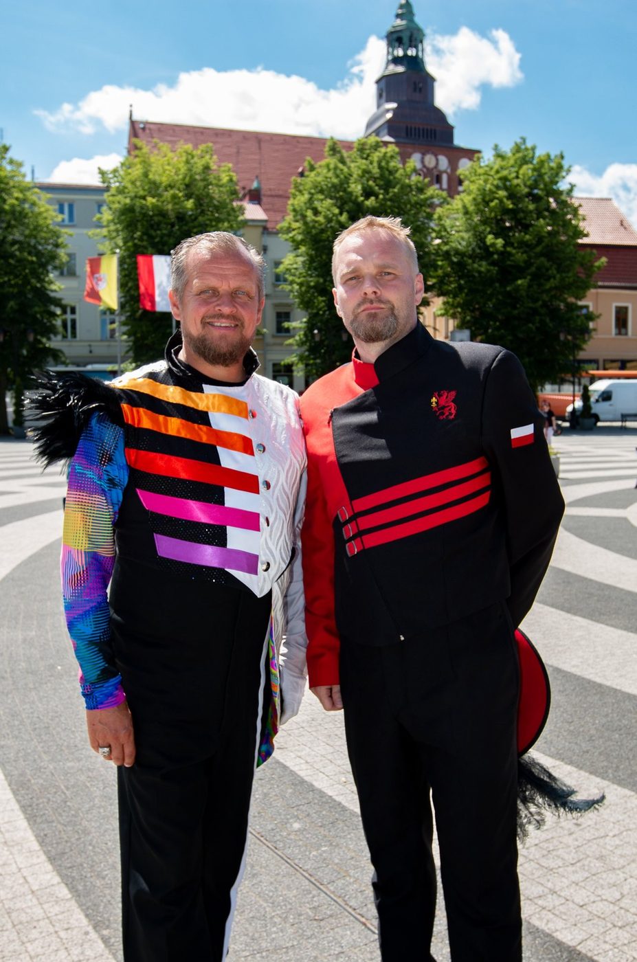 Terwijl de leden van Jubal onderweg zijn naar Nederland en daarbij door file… (foto 15 van 24)