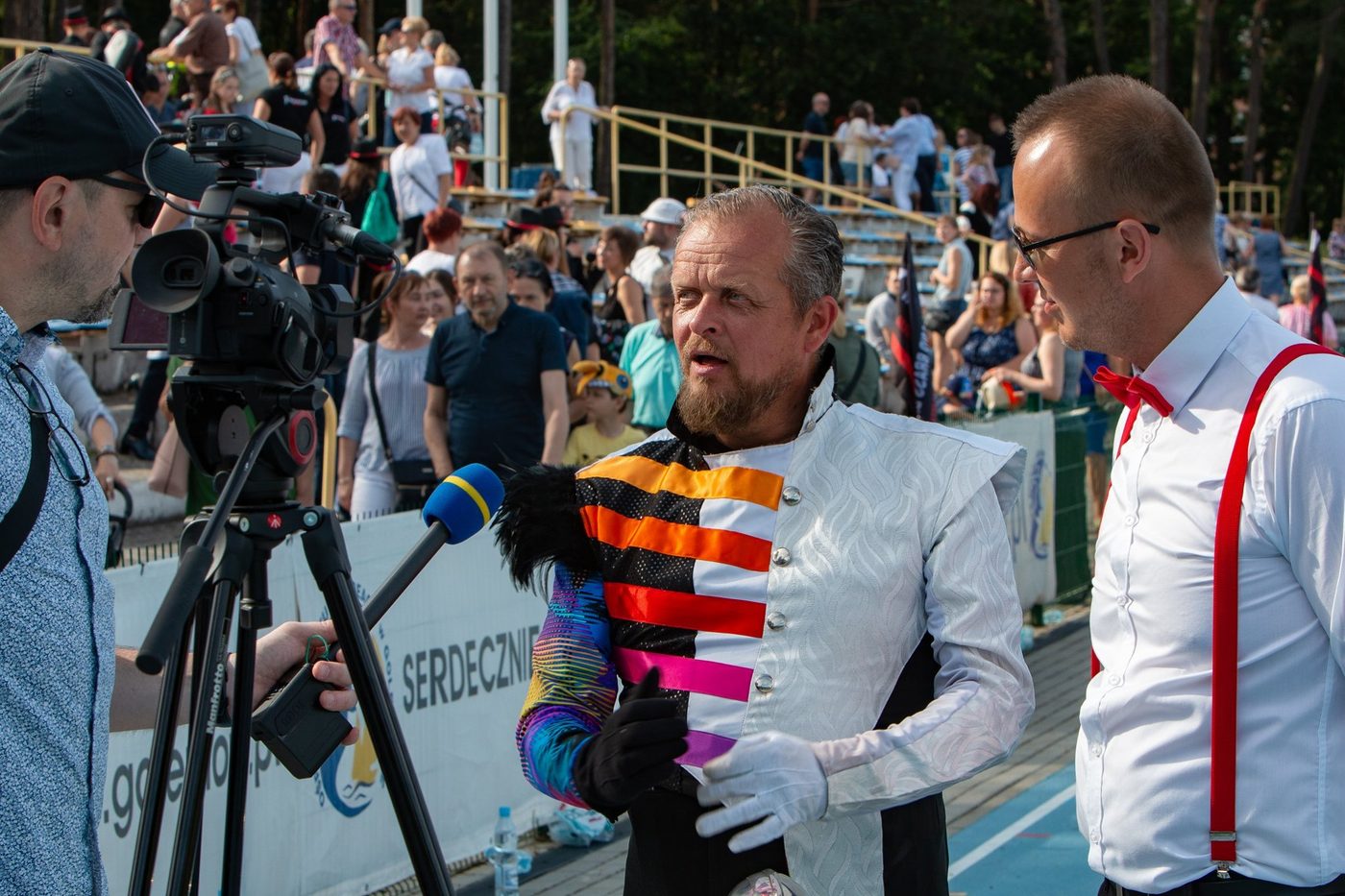Terwijl de leden van Jubal onderweg zijn naar Nederland en daarbij door file… (foto 24 van 24)