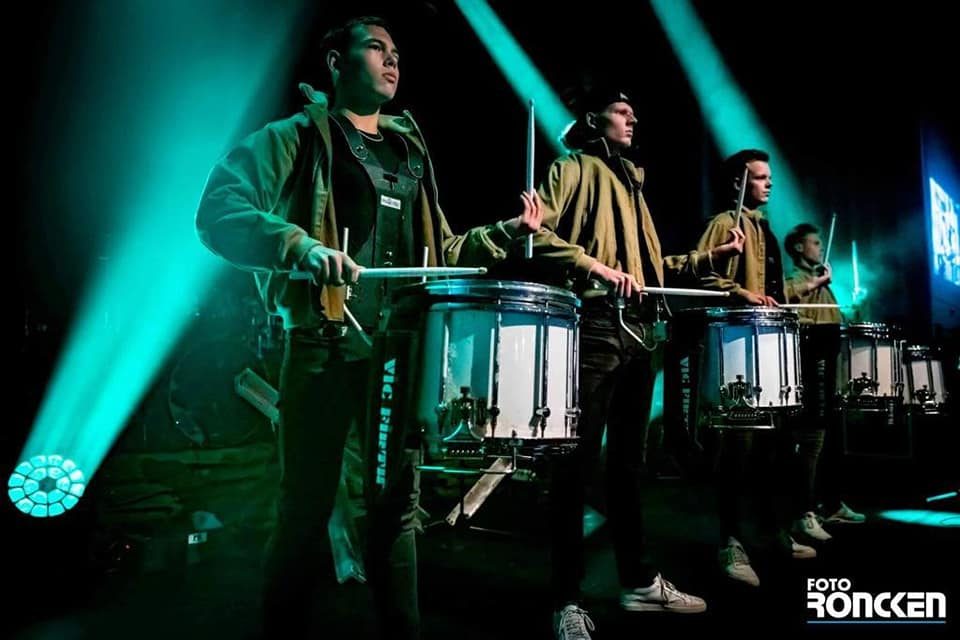 Afgelopen zondag speelden 4 Jubal snares mee tijdens de album-release van de… (foto 2 van 2)