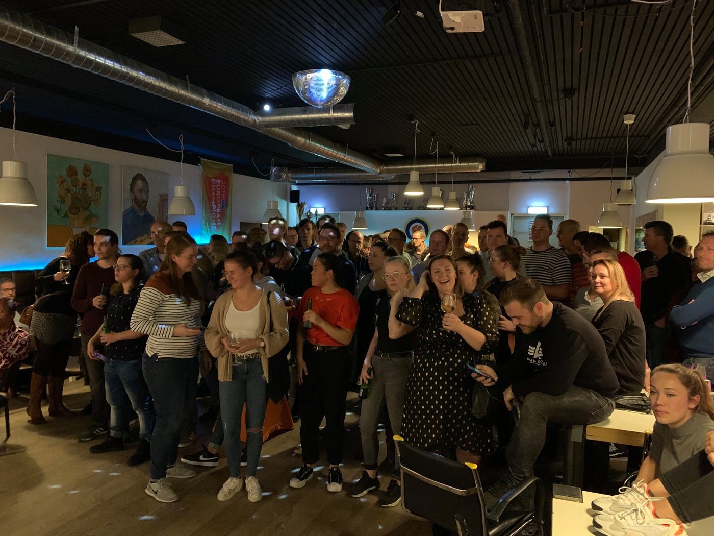 Bomvolle oud-leden avond met de Donuts (foto 3 van 13)