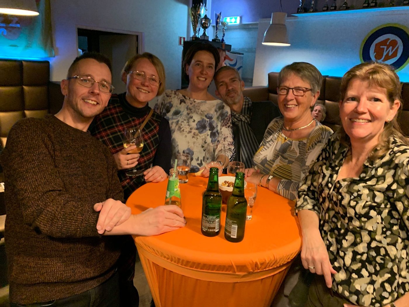 Bomvolle oud-leden avond met de Donuts (foto 12 van 13)