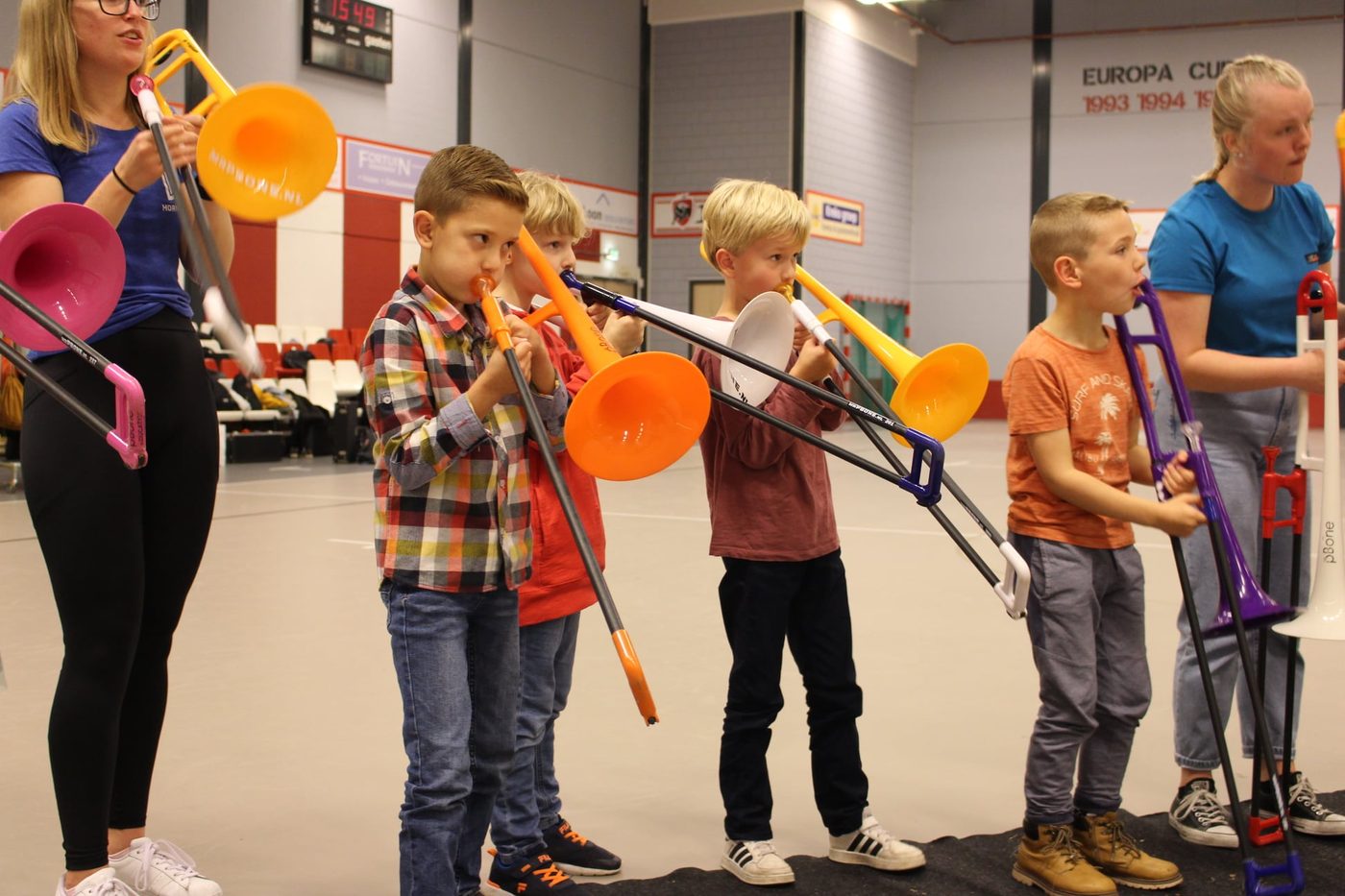 Afgelopen zaterdag stonden de leden van Jubal en Jong Jubal samen met bevriende… (foto 1 van 12)