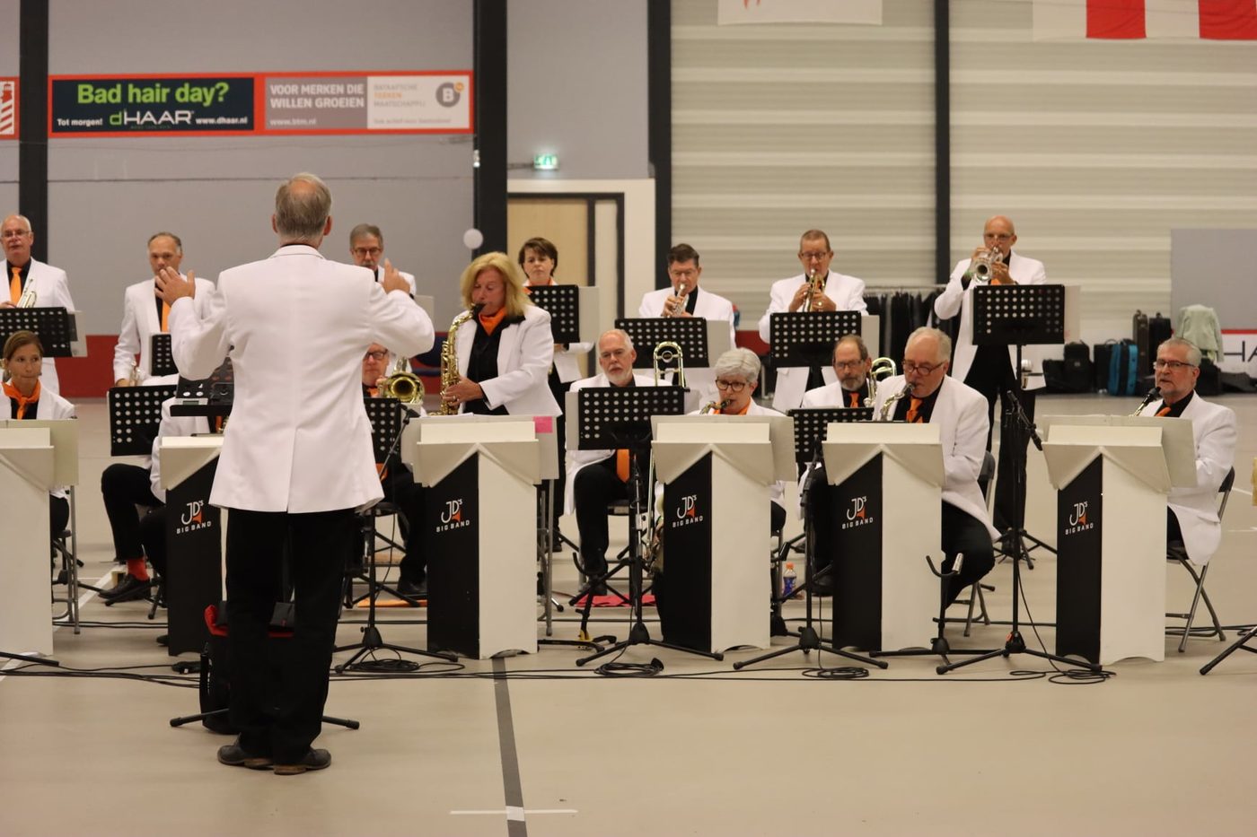 Afgelopen zaterdag stonden de leden van Jubal en Jong Jubal samen met bevriende… (foto 2 van 12)