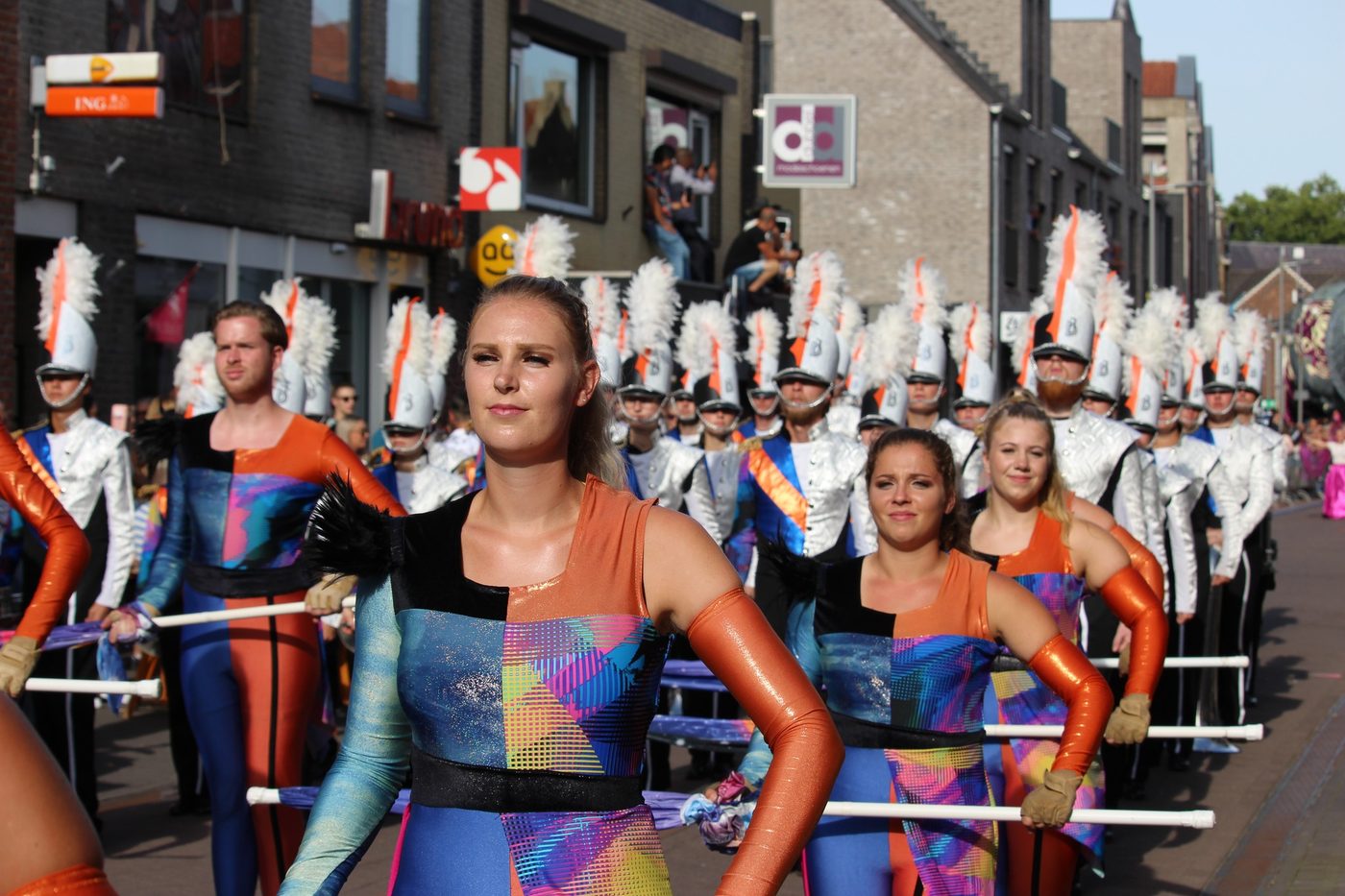 Zondag 4 september liepen we weer mee tijdens het prachtige Bloemencorso in… (foto 3 van 6)