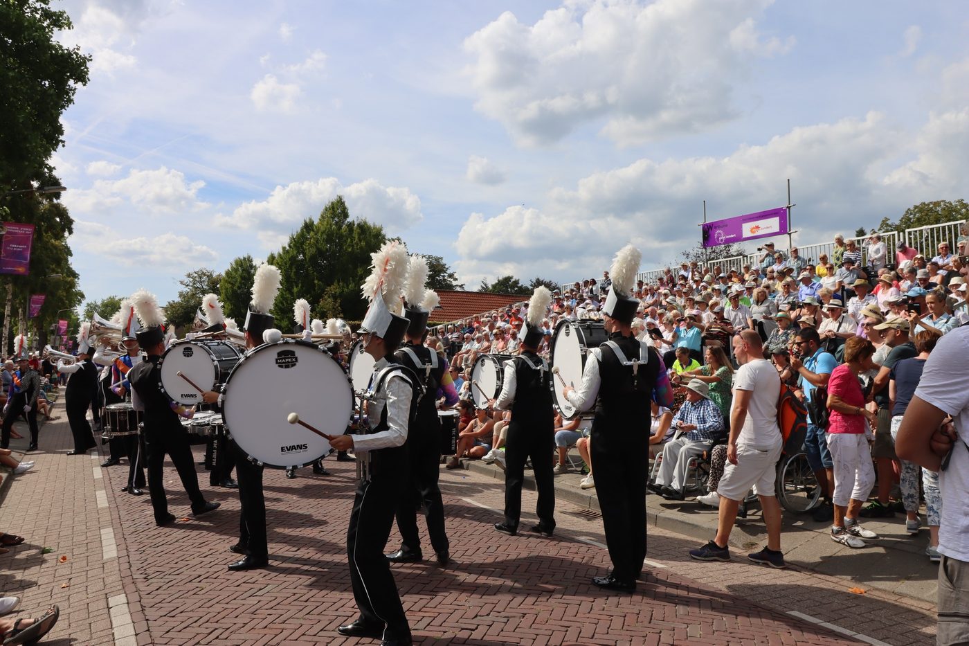 Zondag 4 september liepen we weer mee tijdens het prachtige Bloemencorso in… (foto 6 van 6)
