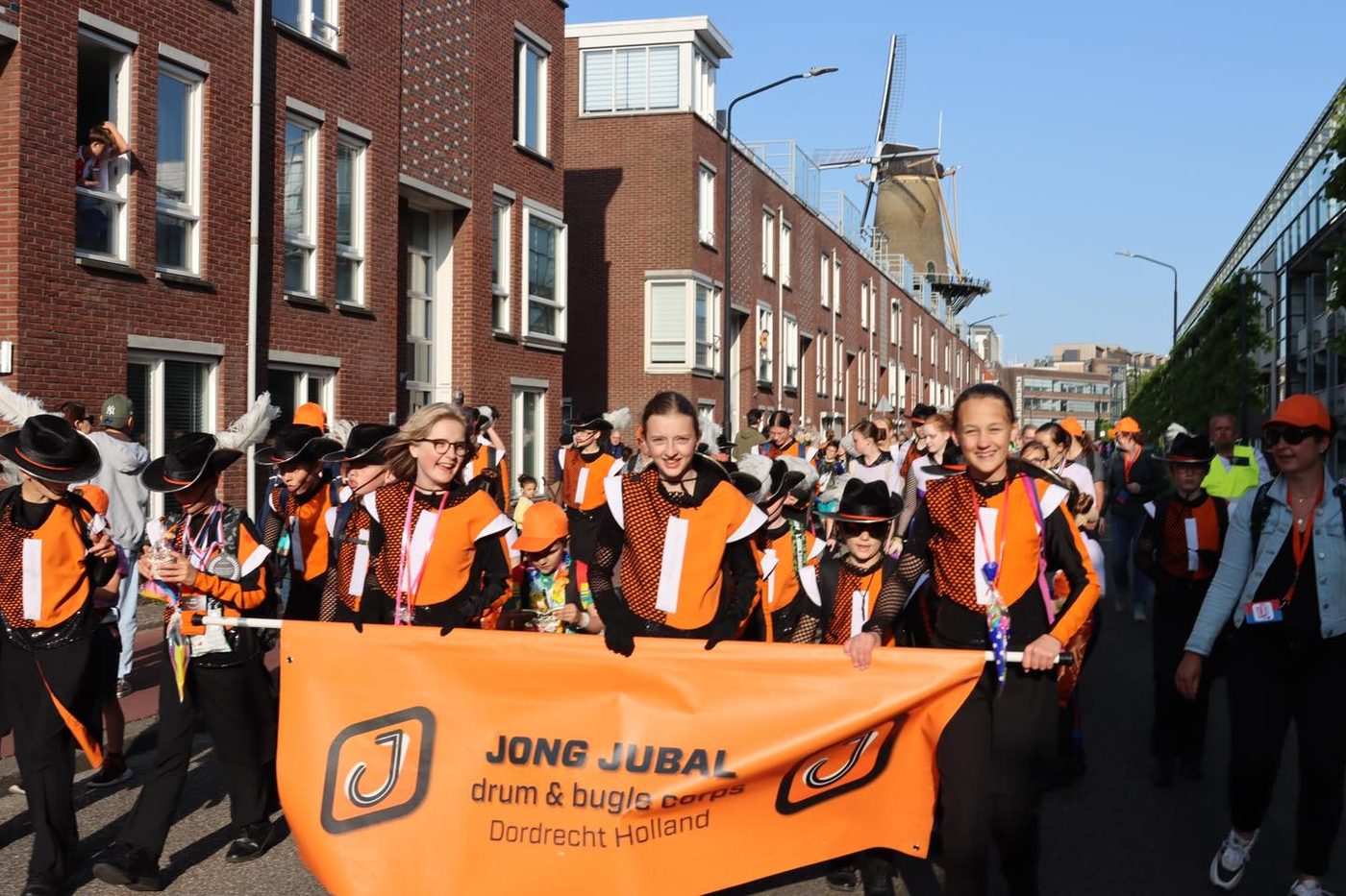 Na drie jaar was de avondvierdaagse terug in Dordrecht! (foto 1 van 9)