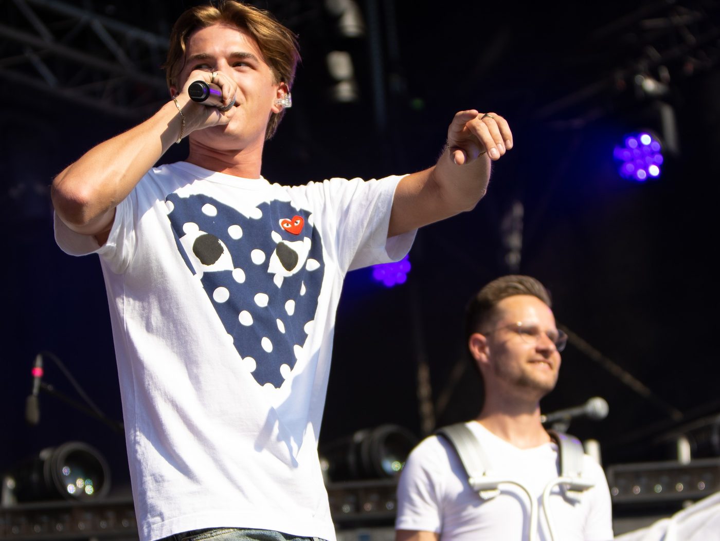 Op het podium van Wantijpop speelden we gisteren opnieuw mee in het nummer… (foto 3 van 9)