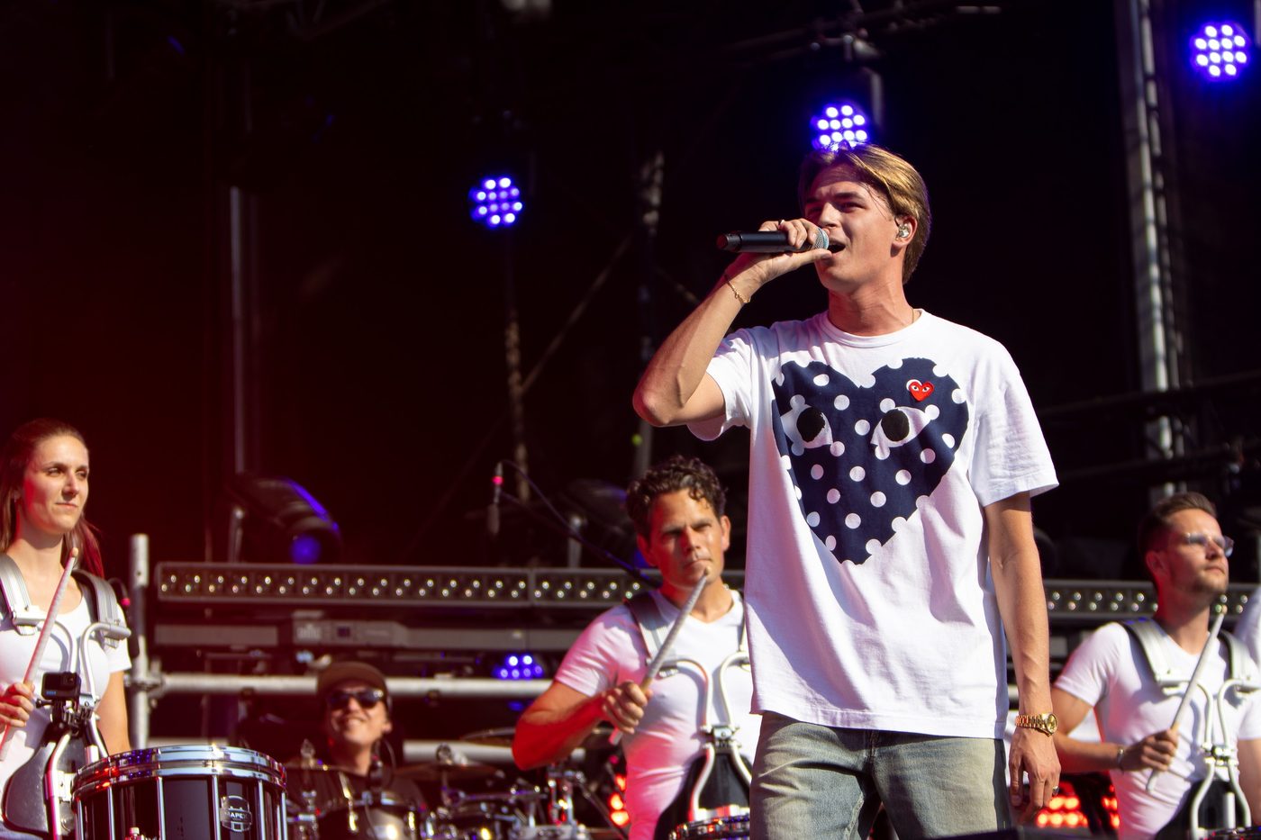Op het podium van Wantijpop speelden we gisteren opnieuw mee in het nummer… (foto 5 van 9)