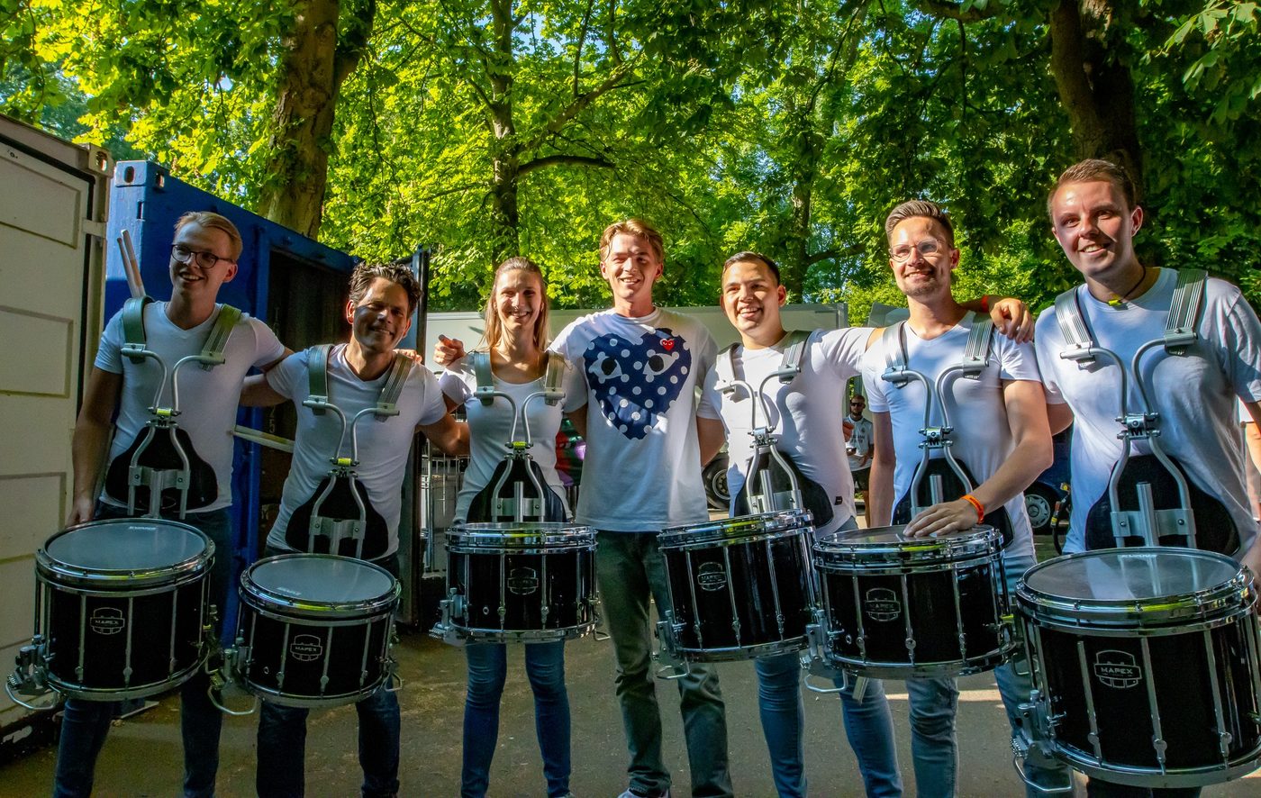 Op het podium van Wantijpop speelden we gisteren opnieuw mee in het nummer… (foto 8 van 9)