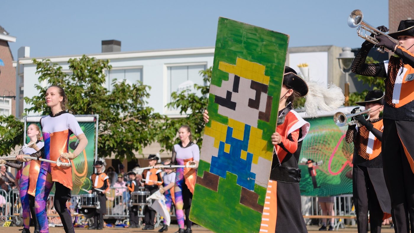Jong Jubal was zaterdag 9 september te gast bij taptoe at the beach van Door… (foto 3 van 7)