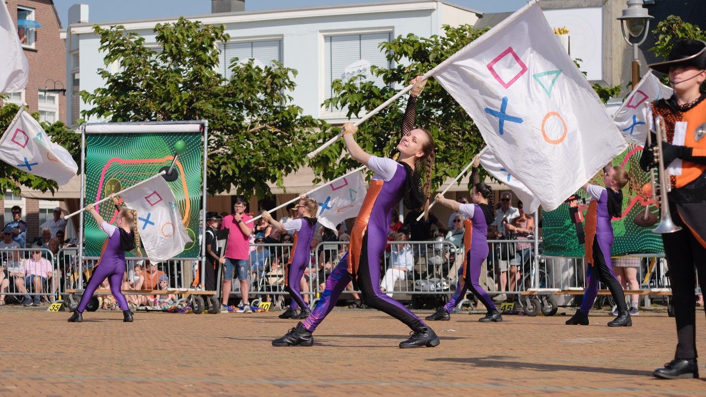 Jong Jubal was zaterdag 9 september te gast bij taptoe at the beach van Door… (foto 5 van 7)