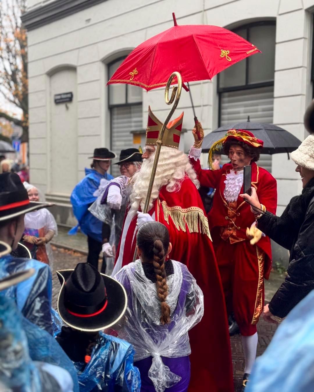 Zaterdag 18 november heeft Jong Jubal Sinterklaas en zijn pieten welkom mogen… (foto 1 van 4)