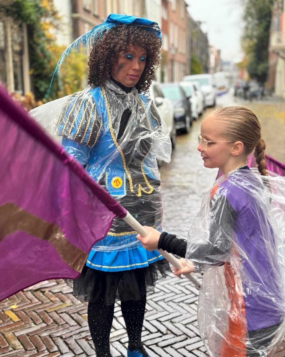 Zaterdag 18 november heeft Jong Jubal Sinterklaas en zijn pieten welkom mogen… (foto 2 van 4)
