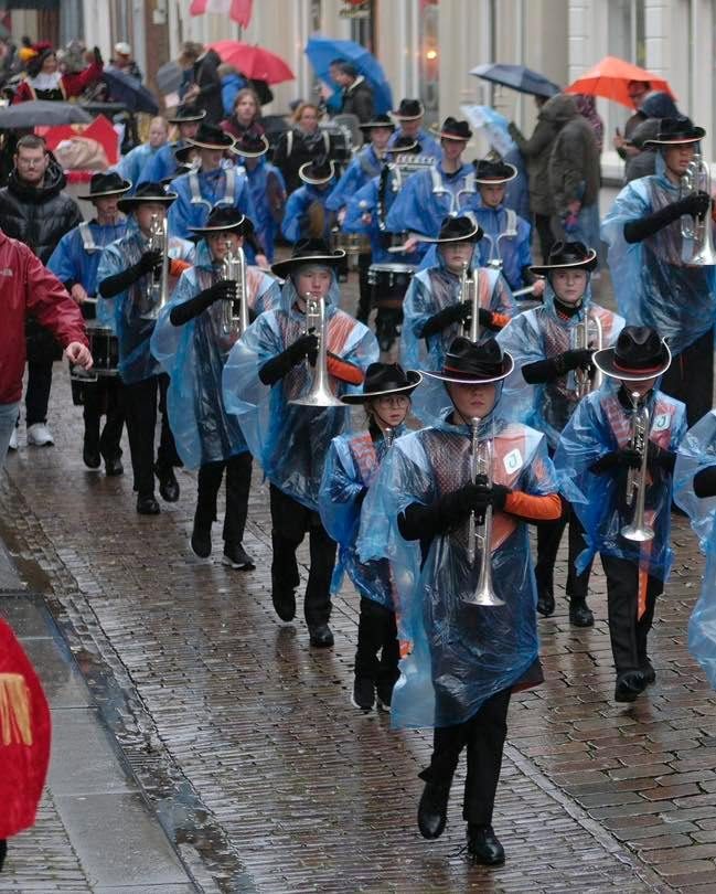 Zaterdag 18 november heeft Jong Jubal Sinterklaas en zijn pieten welkom mogen… (foto 3 van 4)