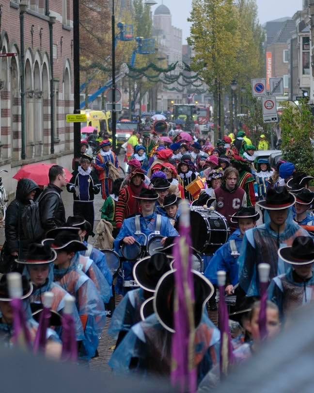 Zaterdag 18 november heeft Jong Jubal Sinterklaas en zijn pieten welkom mogen… (foto 4 van 4)