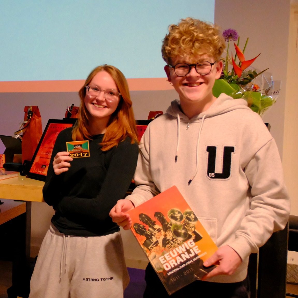 Jaarlijks tijdens de Algemene Ledenvergadering worden nieuwe leden en… (foto 4 van 6)