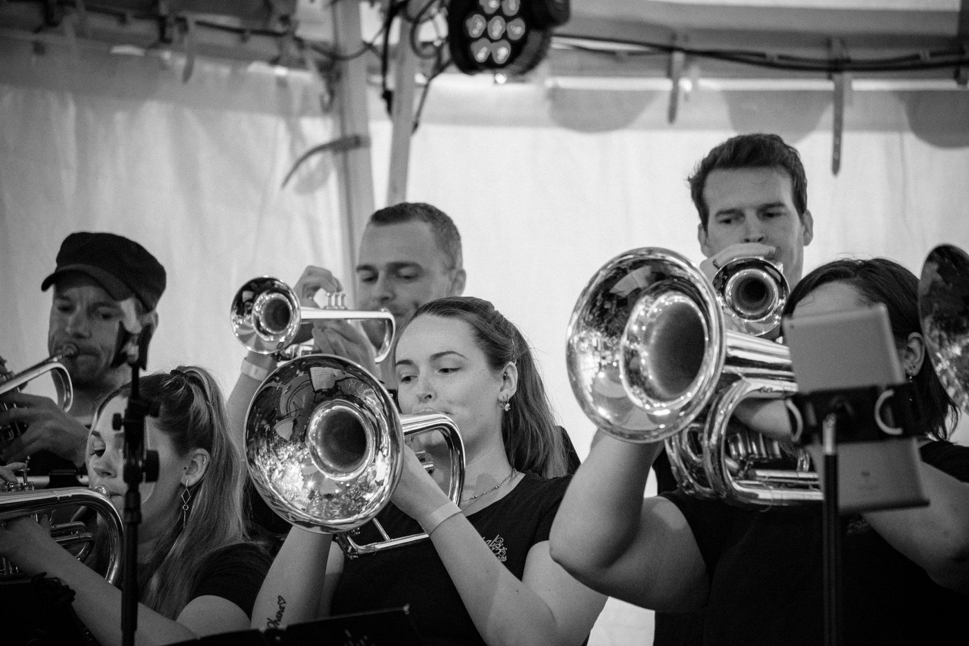 Op zaterdag 25 juni 2024 trad Jubal Orange Brass op tijdens Big Rivers Festival… (foto 5 van 6)