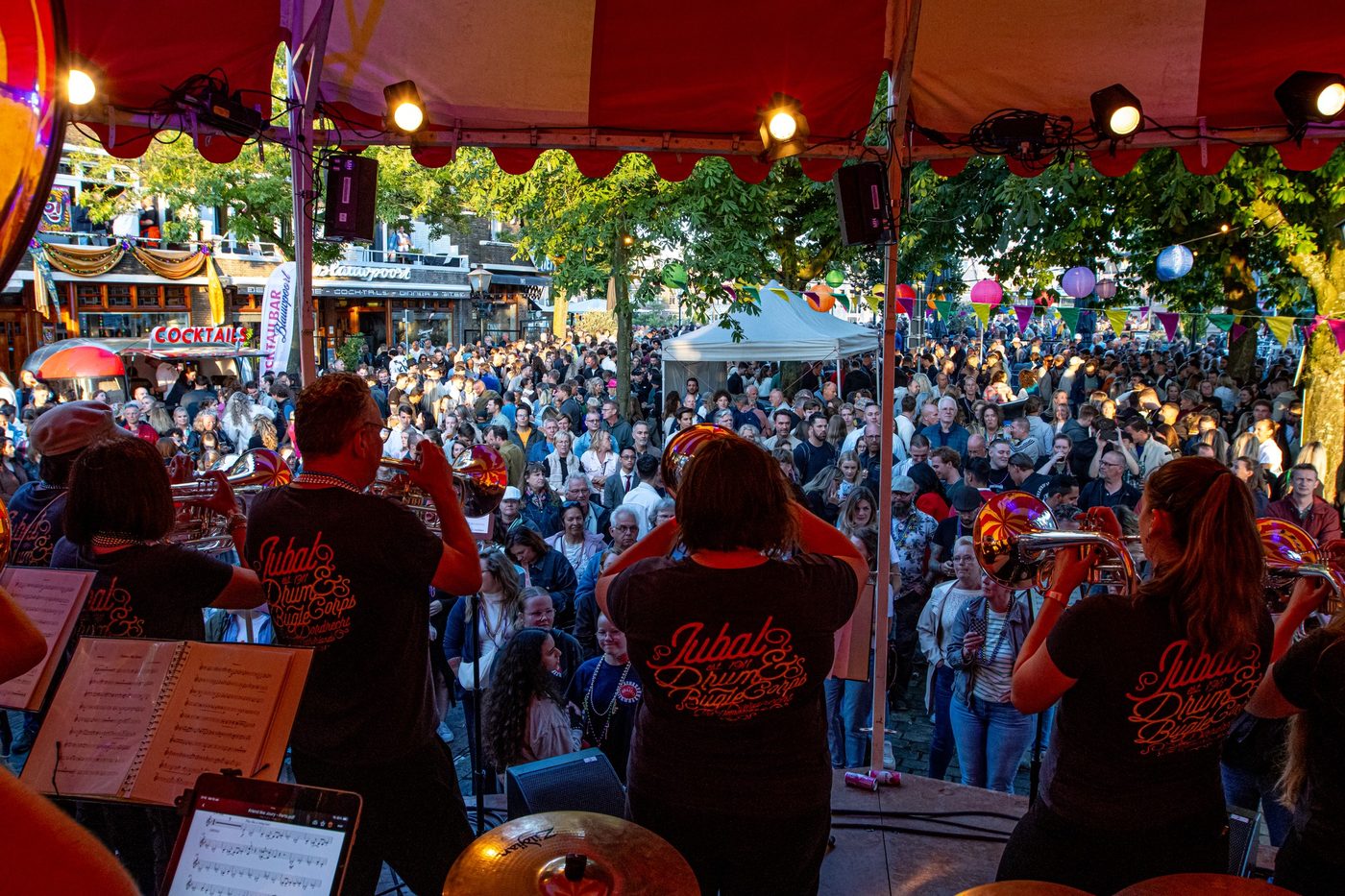 Op zaterdag 25 juni 2024 trad Jubal Orange Brass op tijdens Big Rivers Festival… (foto 6 van 6)