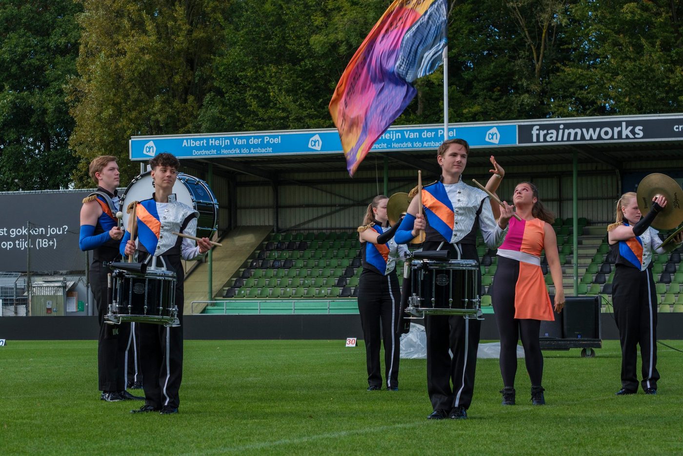 Jubal trakteerde de European Drum Corps Championships zaterdag op een primeur (foto 5 van 10)