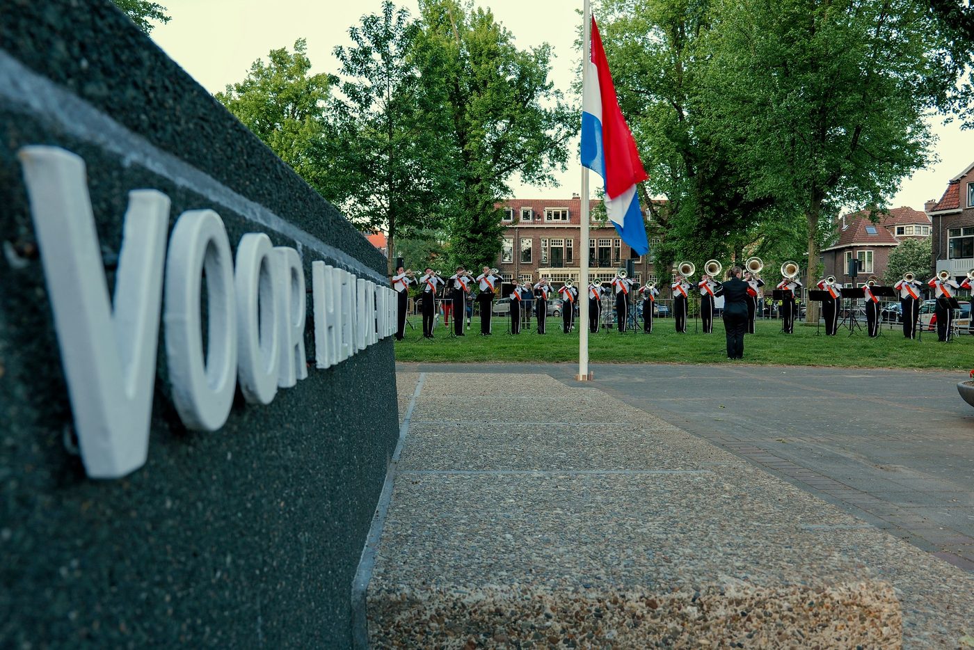 Gisteravond stonden we met een heel mooie groep Juballers op het Sumatraplein… (foto 1 van 10)