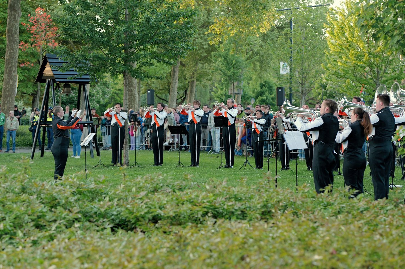 Gisteravond stonden we met een heel mooie groep Juballers op het Sumatraplein… (foto 3 van 10)