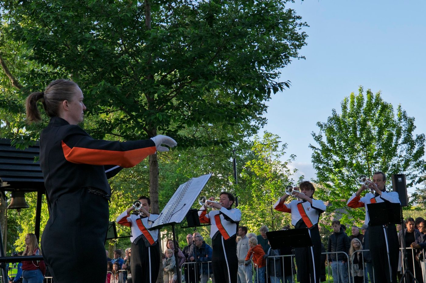 Gisteravond stonden we met een heel mooie groep Juballers op het Sumatraplein… (foto 5 van 10)